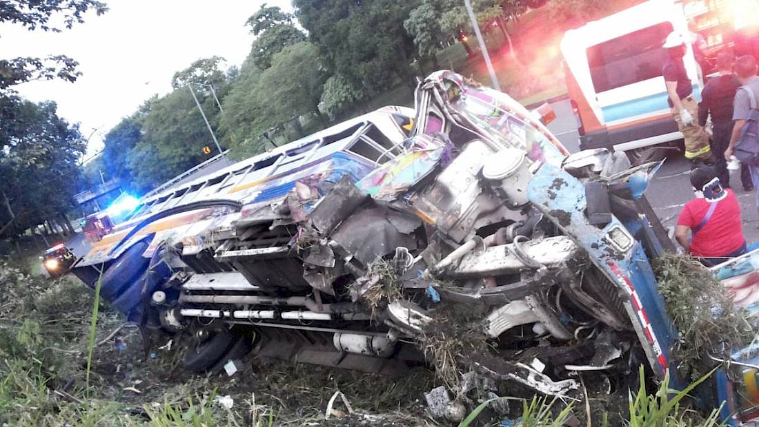 Más de 30 heridos tras accidente de un bus