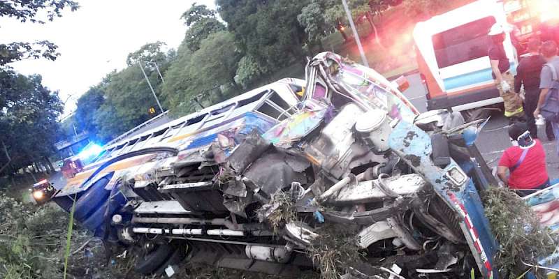 Más de 30 heridos tras accidente de un bus