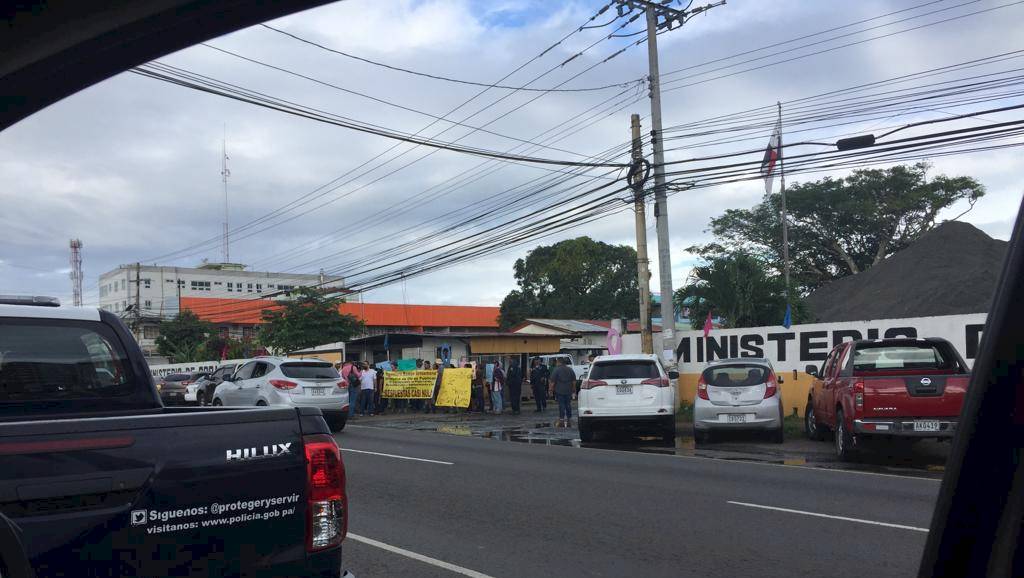 Cierres de vías por protestas por taxistas y comunidades exigiendo calles