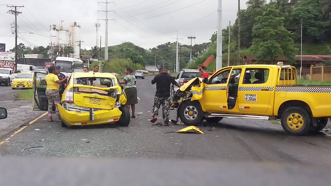 Vuelcos, choques, y atropello dejan varios heridos en las carreteras