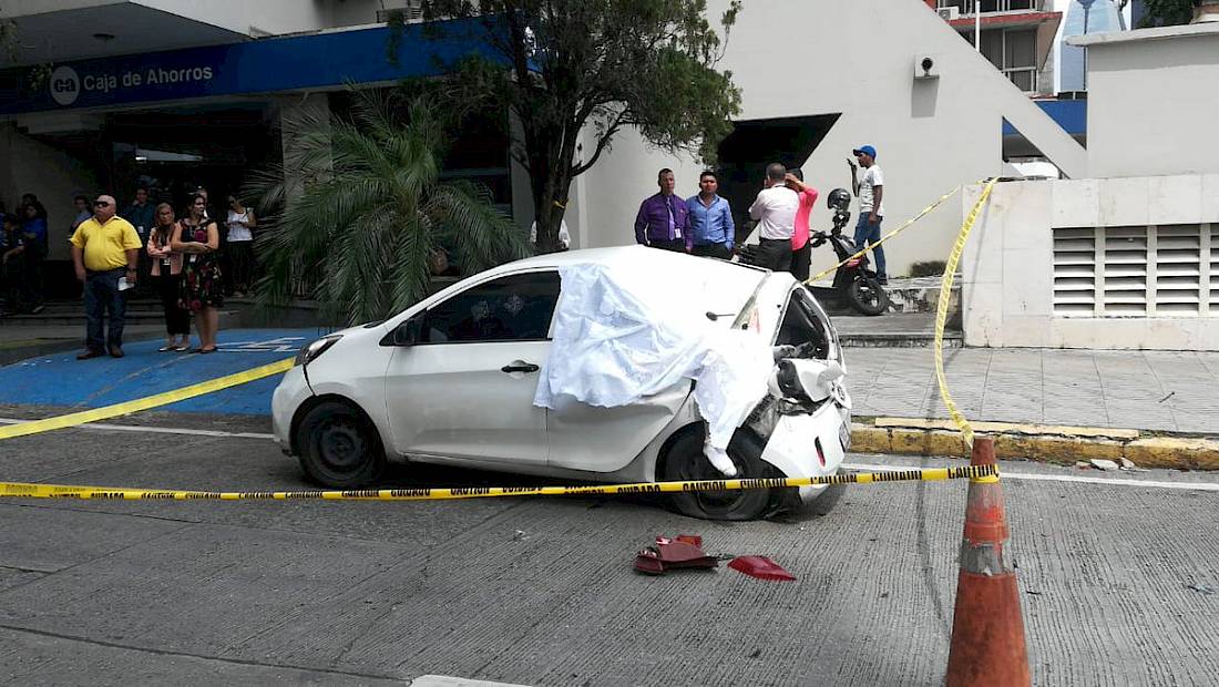 Un hombre falleció tras caer de un edificio de la ciudad capital este 29 de octubre