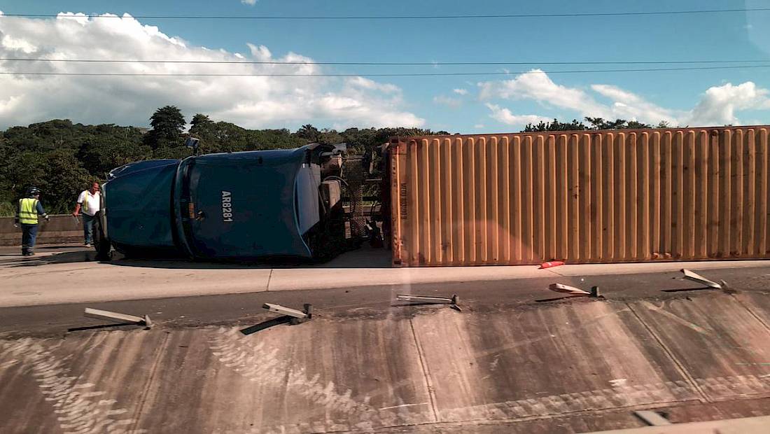 Colisiones, autos incendiados, deja varios heridos en provincias