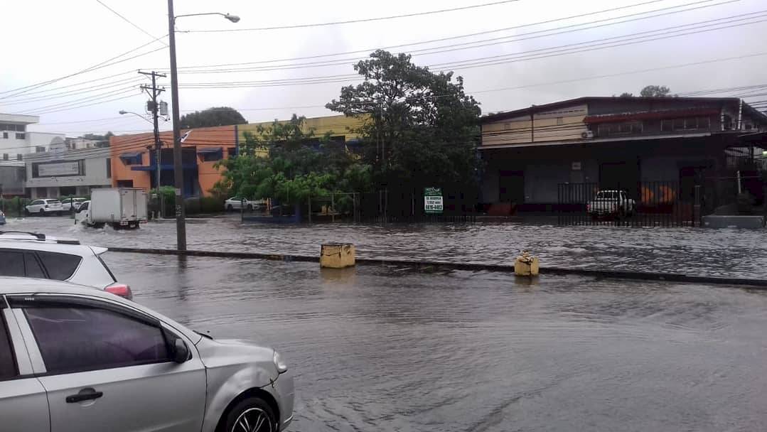 Accidentes, vías anegadas y un desaparecido tras lluvia