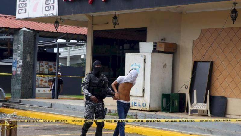 Policía frustra intento de asalto y captura a cuatro personas