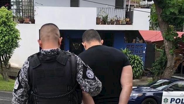 Mujer es dejada inconsciente en la calle, tras discusión por intolerancia en el manejo