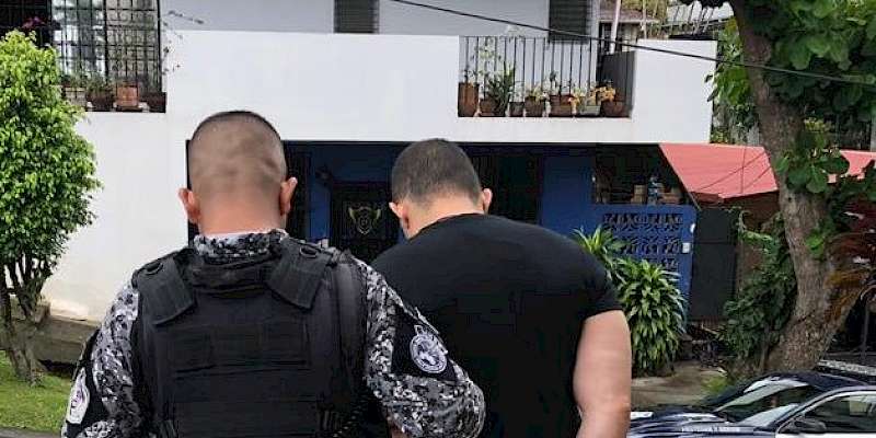 Mujer es dejada inconsciente en la calle, tras discusión por intolerancia en el manejo