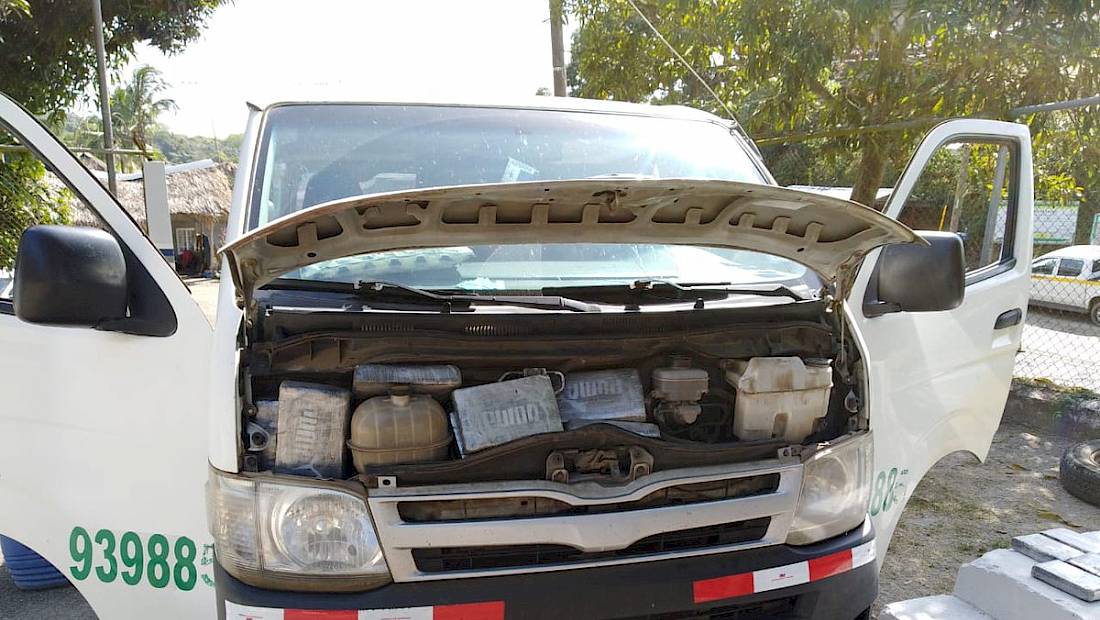 Decomisan droga oculta en un panel