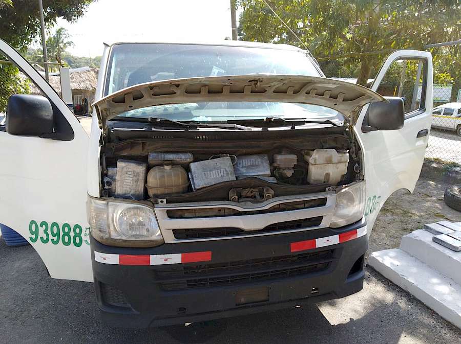 Decomisan droga oculta en un panel