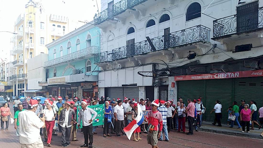 Víspera de Noche Buena inicia con cierres de calles
