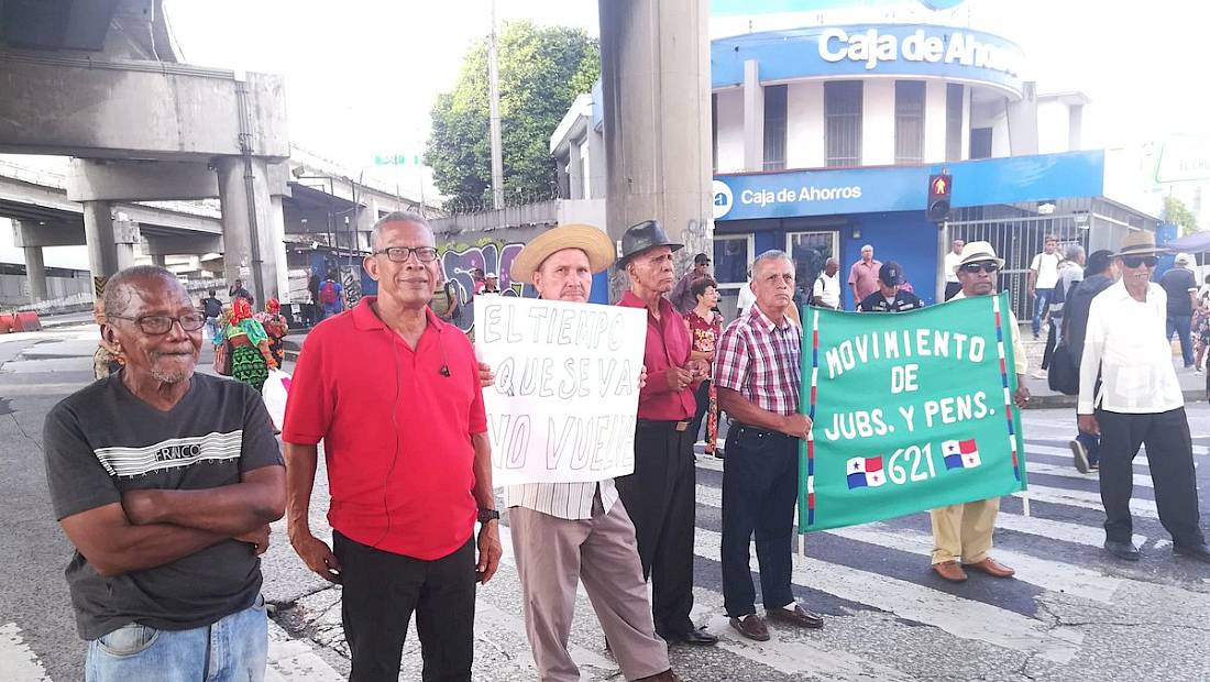 Jubilados retoman cierres de vía