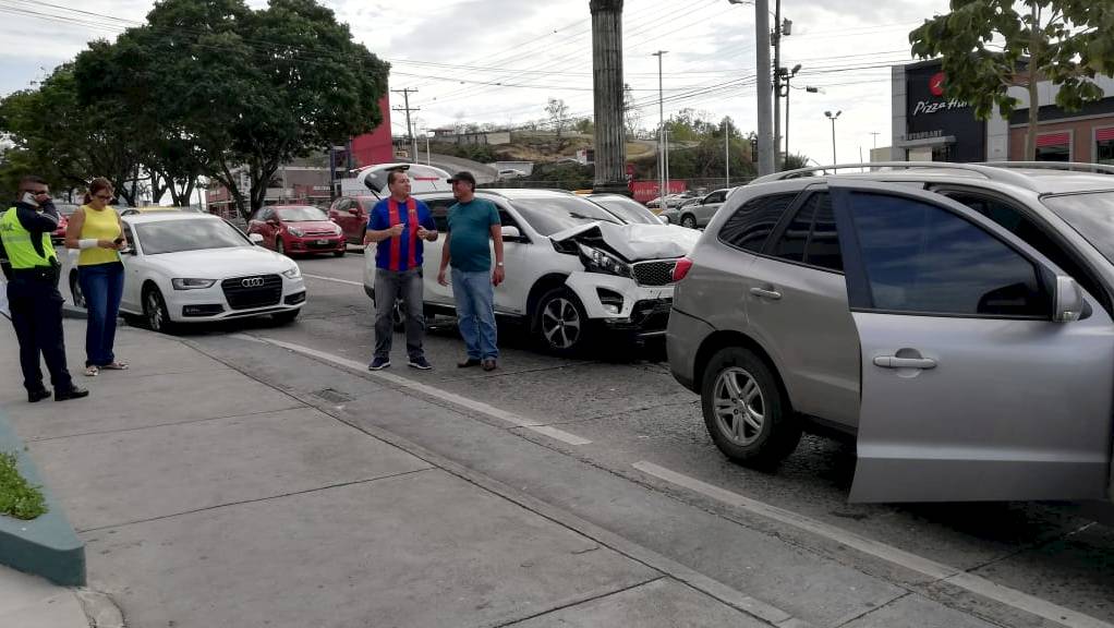 Colisiones, autos incendiados y decomiso de bebidas alcohólicas este 9 de enero