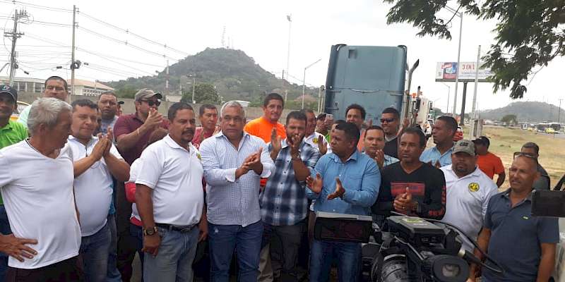 Transportistas de Colón protestaron por la Ley 51