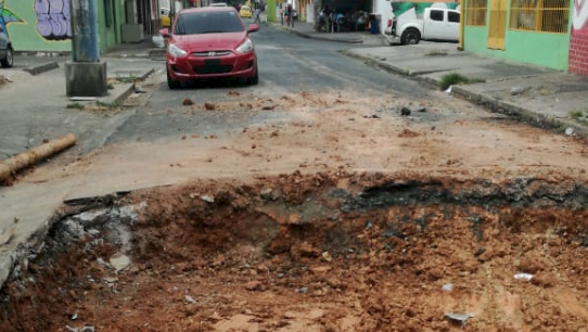 Realizan trabajos de mejoras en calle 18 Santa Ana