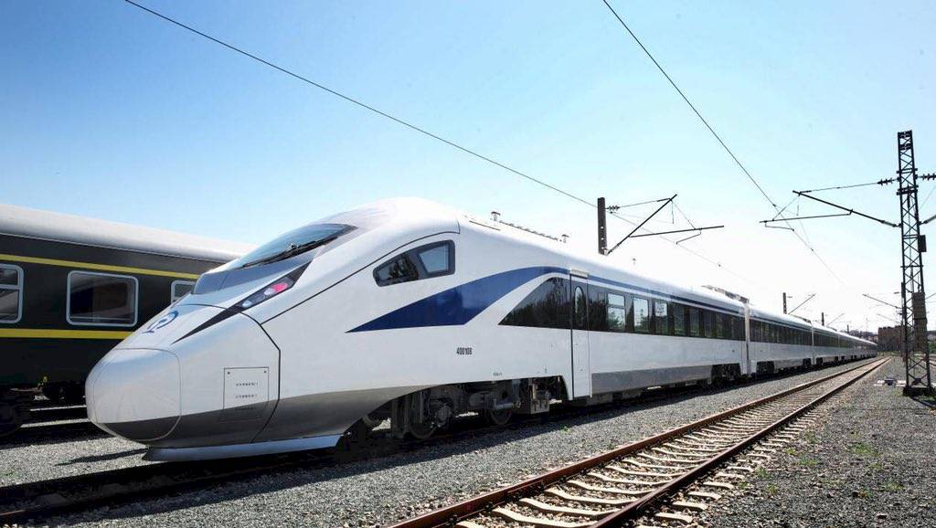 Presidente recibe estudio de factibilidad del tren Panamá-David