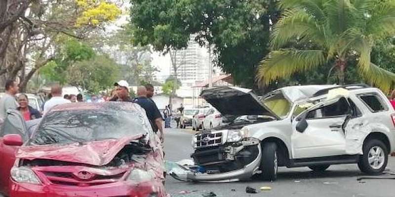 Colisiones frontales, cierres de vía y hasta persecuciones las últimas horas