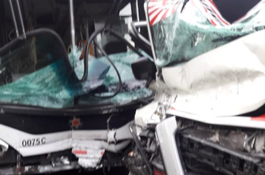 Varios heridos por colisión entre bus y Metro Bus