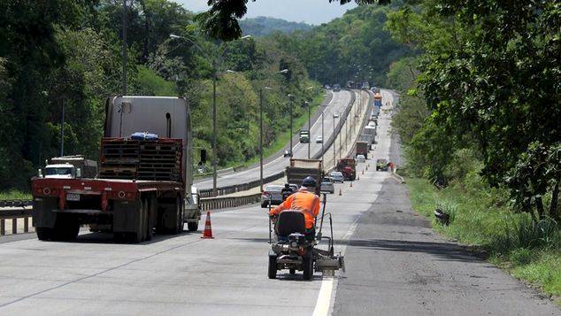 Trabajos de rehabilitación y mantenimiento en la vía Centenario tiene avance del 92%