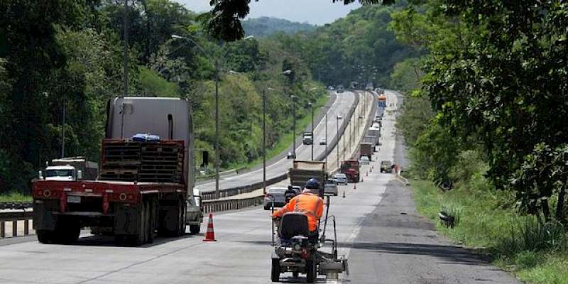 Trabajos de rehabilitación y mantenimiento en la vía Centenario tiene avance del 92%