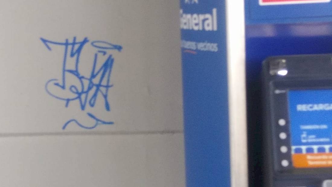 Menor de edad es sorprendido rayando estructura del Metro de Panamá