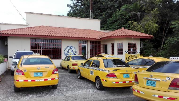 Taxistas de Panamá Oeste piden alto a la emisión de cupos