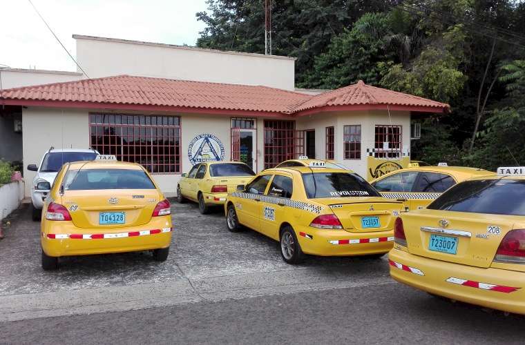 Taxistas de Panamá Oeste piden alto a la emisión de cupos