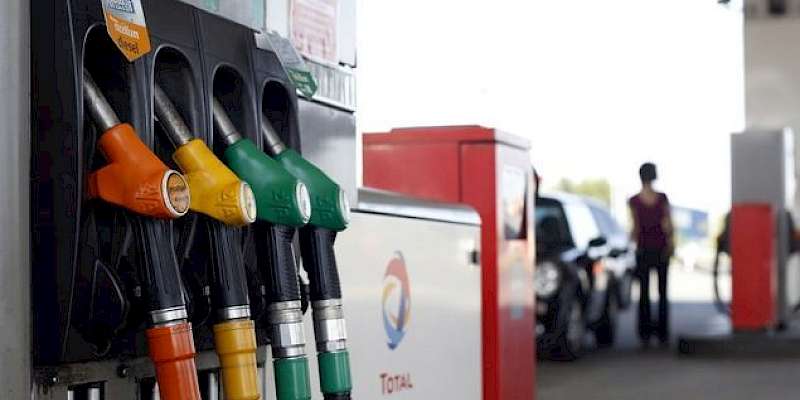 Precios del combustible bajan nuevamente a partir de este viernes