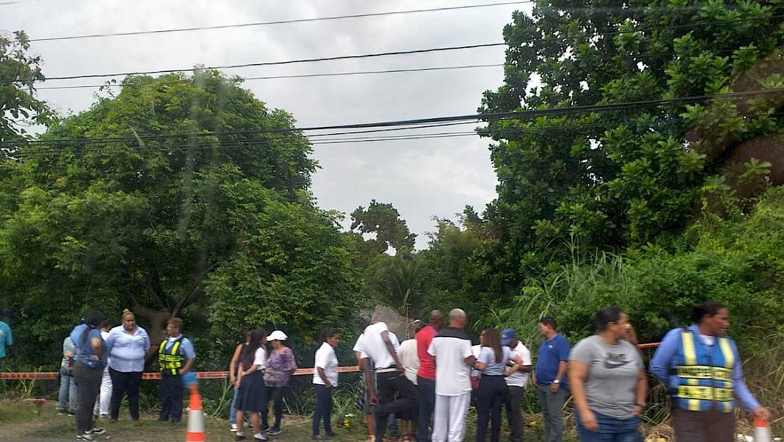 Pintan corazones para honrar a las víctimas del accidente de Las Lajas
