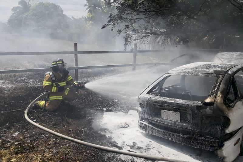 Bomberos reportan al menos 260 vehículos incendiados