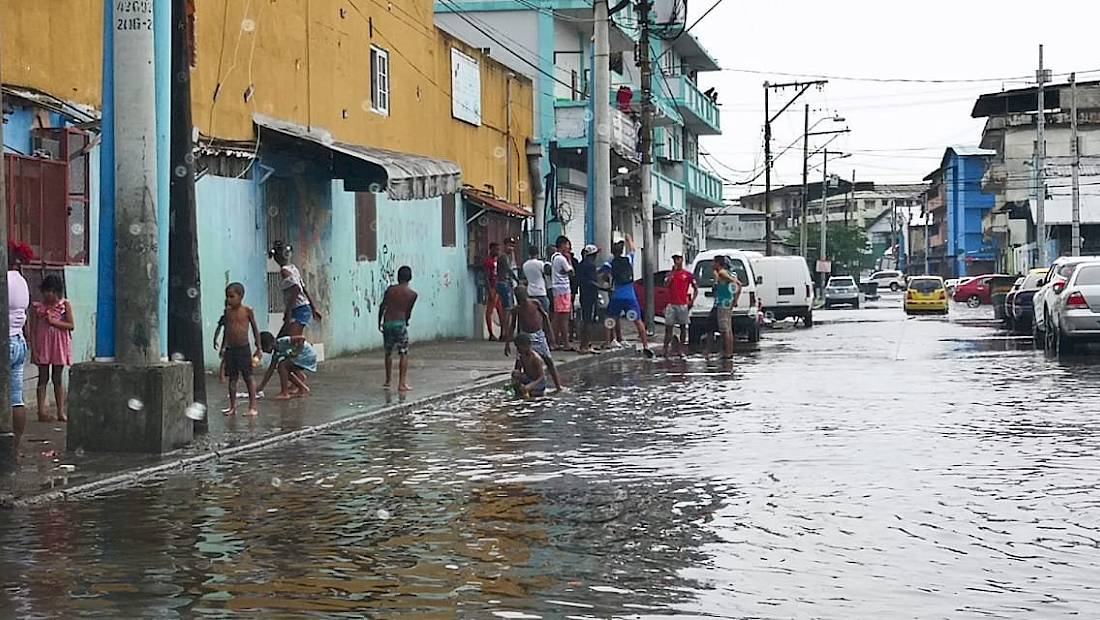 Varias vías quedaron convertidas en ríos tras la lluvia