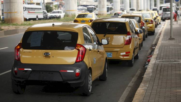 Se hacen pasar por taxistas para robar a los usuarios