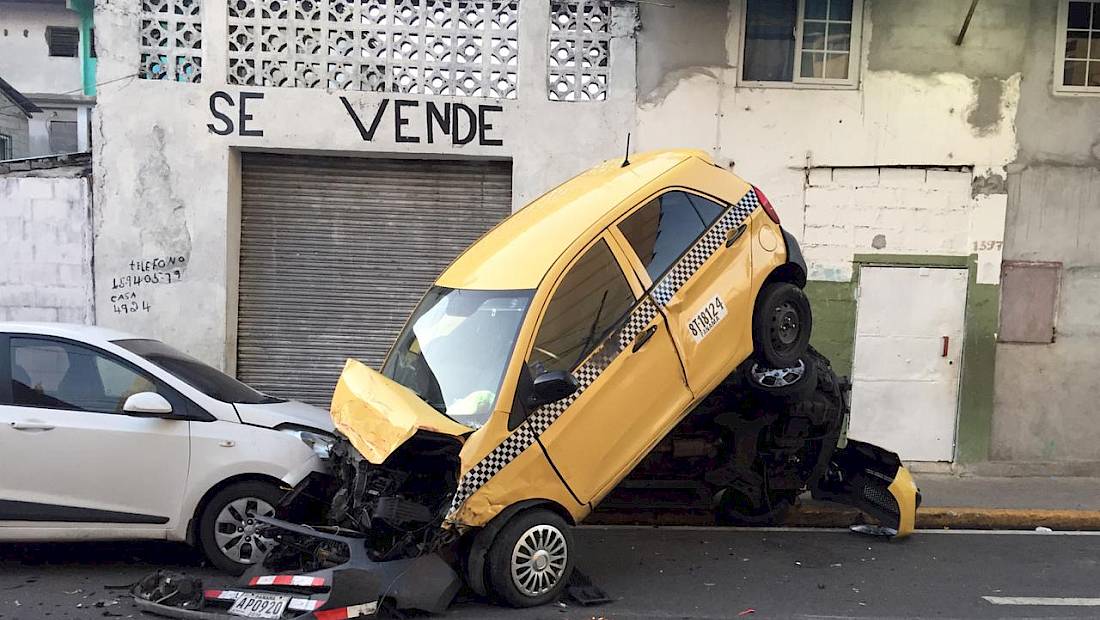 En duda versión de camionero que chocó 38 autos y dejó un muerto