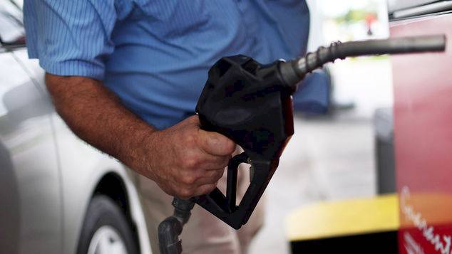 Leve baja en los precios de venta del combustible