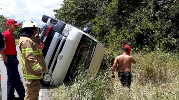 Varios lesionados por vuelco de busito en Coclé
