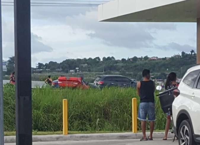 Colisión múltiple y vuelco en la autopista Arraiján - La Chorrera
