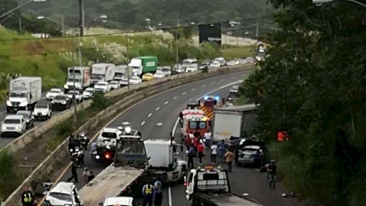 Cuatro heridos de consideración deja colisión múltiple en la autopista Arraiján - La Chorrera