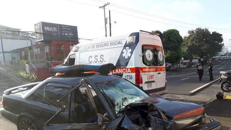 Varios heridos tras accidente en la vía Fernández de Córdoba