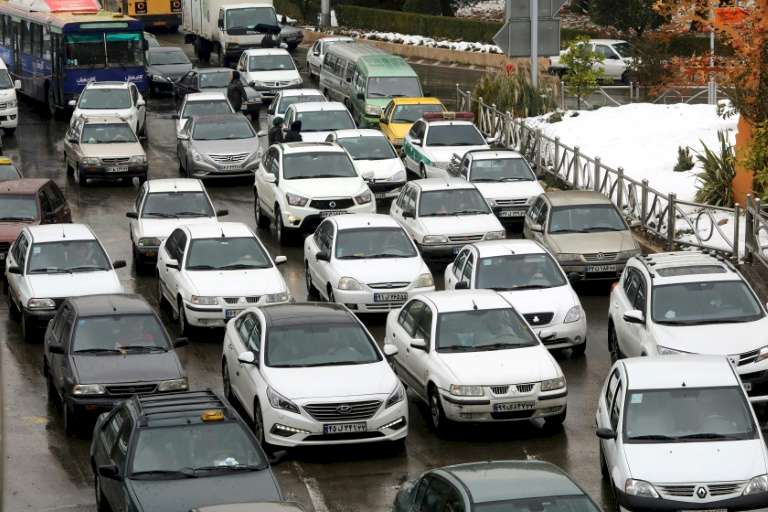 Irán, aún sacudido por "algunos" disturbios a causa del alza del precio del combustible