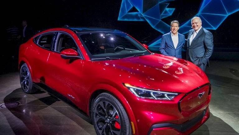 Ford lanza un Mustang movido a electricidad