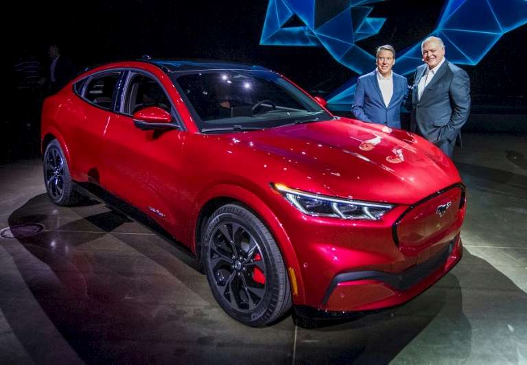 Ford lanza un Mustang movido a electricidad