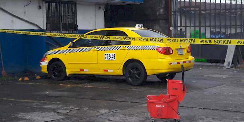 Asesinan a un hombre en un taxi en Colón