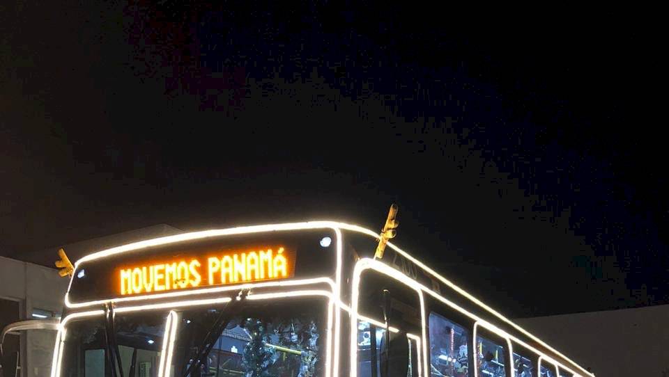 Inicia el recorrido del Metrobus navideño