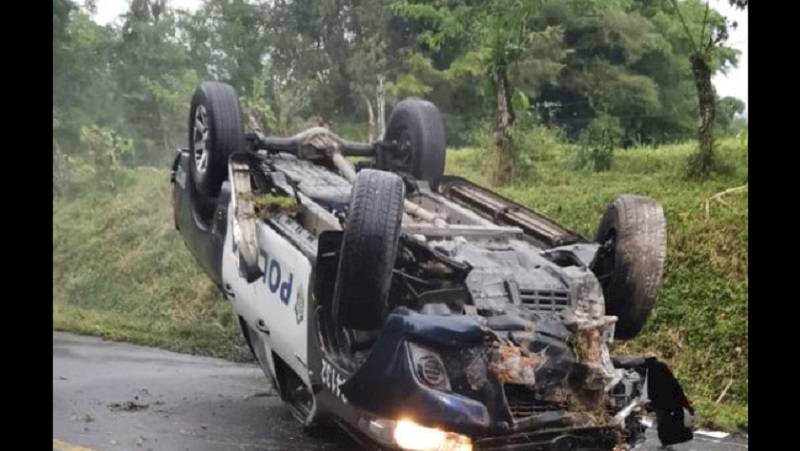 Patrulla se vuelca en persecución policial en Chiriquí