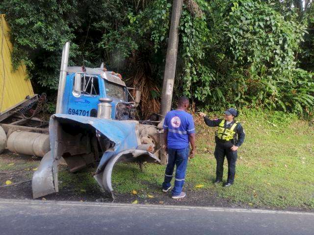Conductor de camión fallece tras accidente en Paraíso