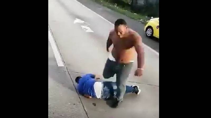 Taxista que golpeó a conductor podría enfrentar cargos