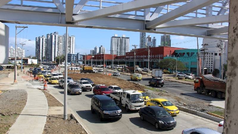 Trabajos de reubicación de cables eléctricos en la Vía Transístmica
