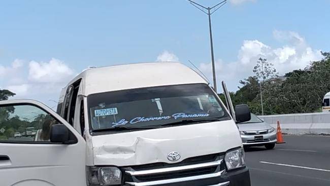 Detienen a tres asaltantes de un bus pirata en Panamá Oeste