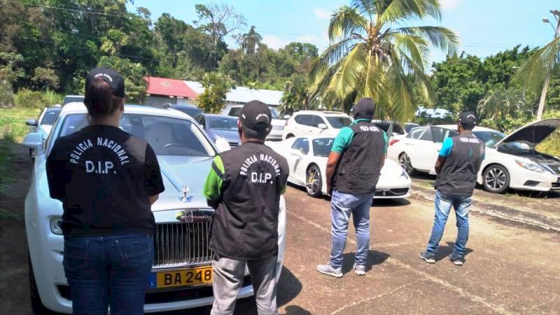 Incautan vehículos de lujo en producto del blanqueo de capitales