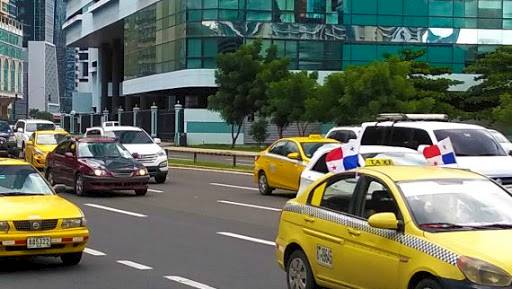 ATTT establece horarios de circulación de taxis y Metrobuses