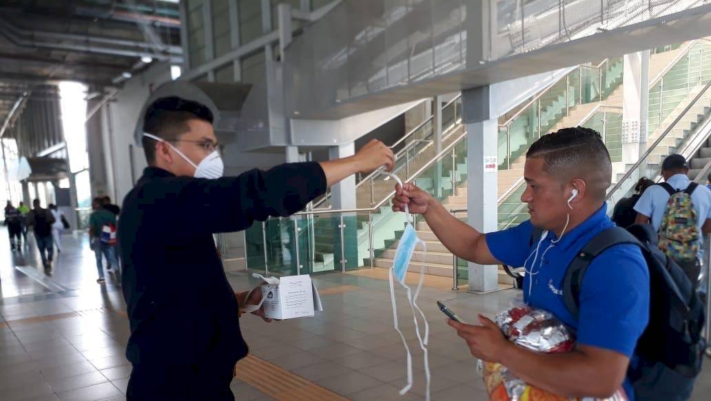 Metro de Panamá reitera el uso de mascarillas para evitar la propagació del covid-19
