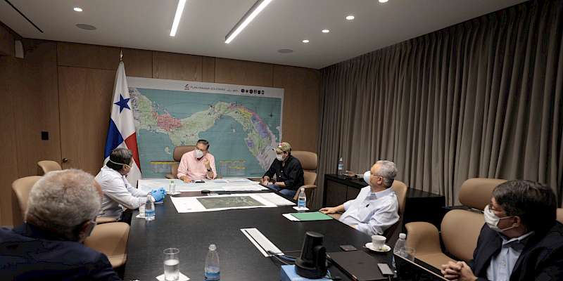 Presidente Cortizo Cohen se reúne con directivos del IDAAN